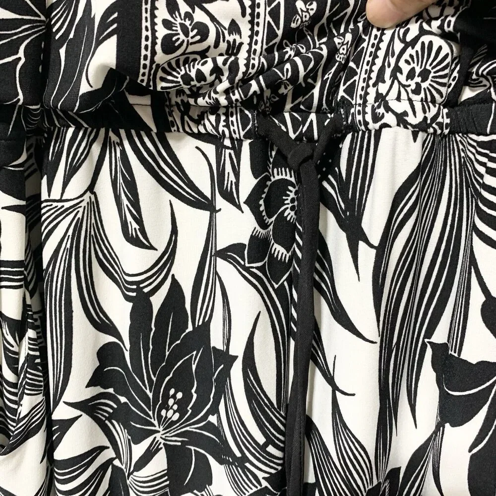 Chico’s Size 3 Marissa Jumpsuit Sleeveless Black White Graphic Floral Size XL 16 - Picture 7 of 16